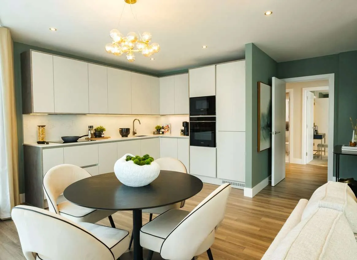 Colindale Gardens, London, NW9, photo 2