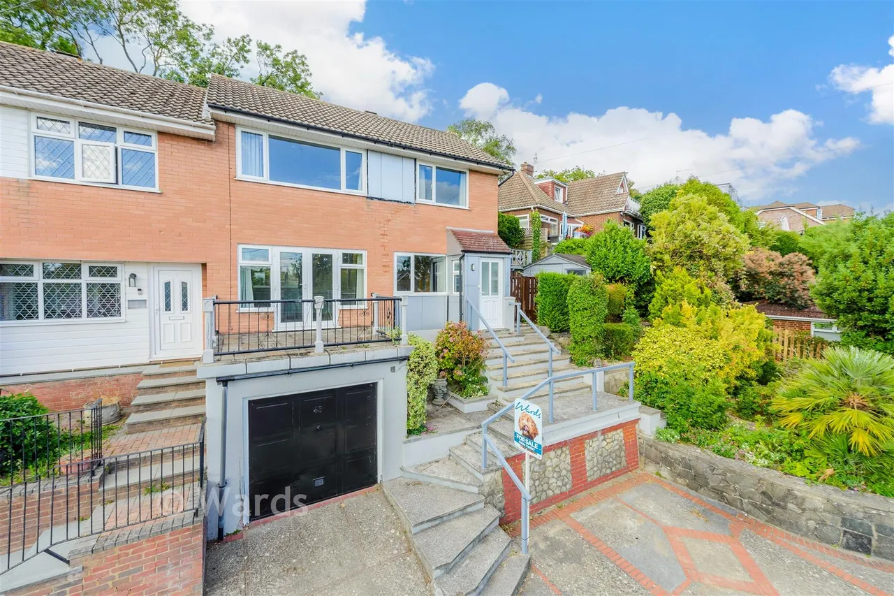 3 bed house for sale, Pilgrims Way, Cuxton, ME2