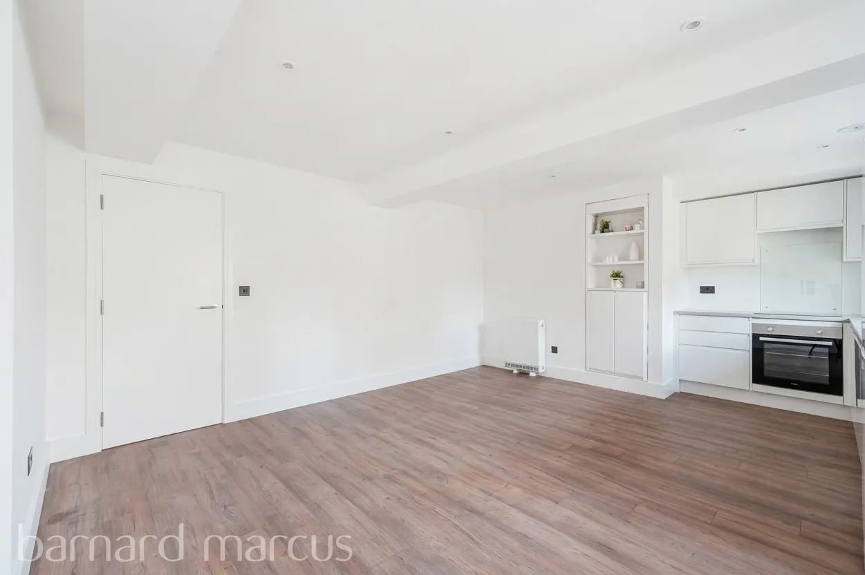 High Street, Dorking, RH4, photo 8