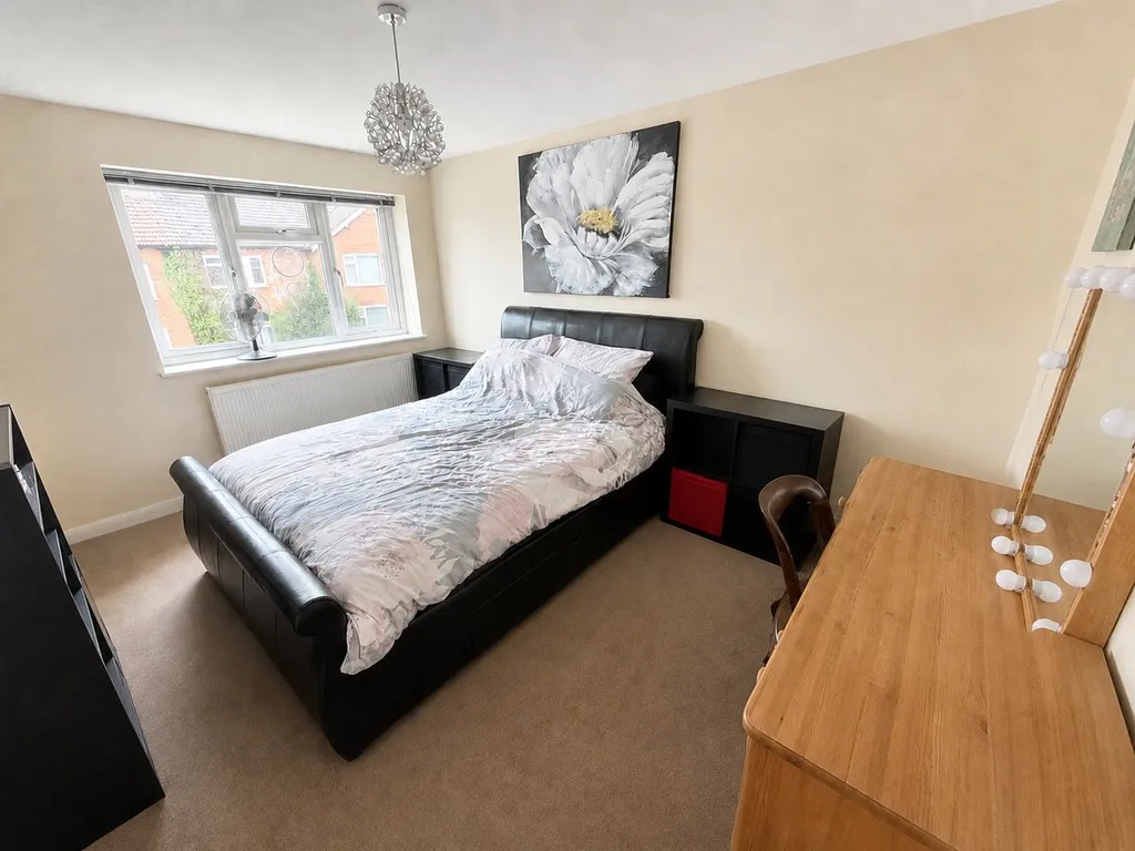 Laurel Avenue, Englefield Green, photo 6