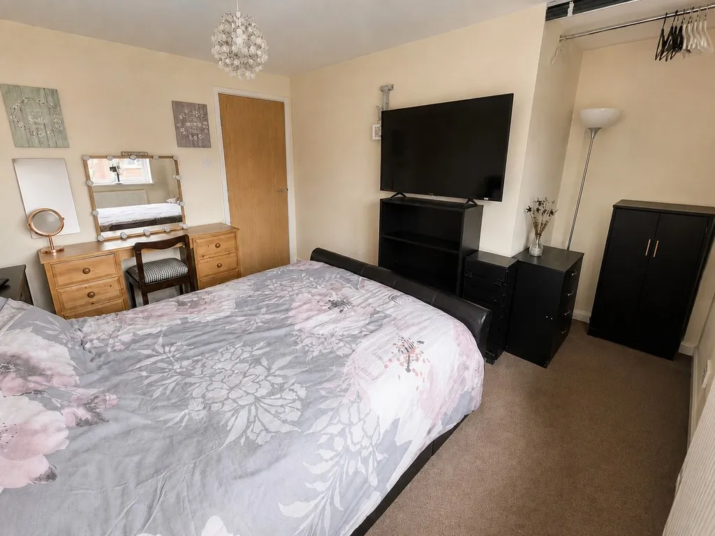 Laurel Avenue, Englefield Green, photo 7