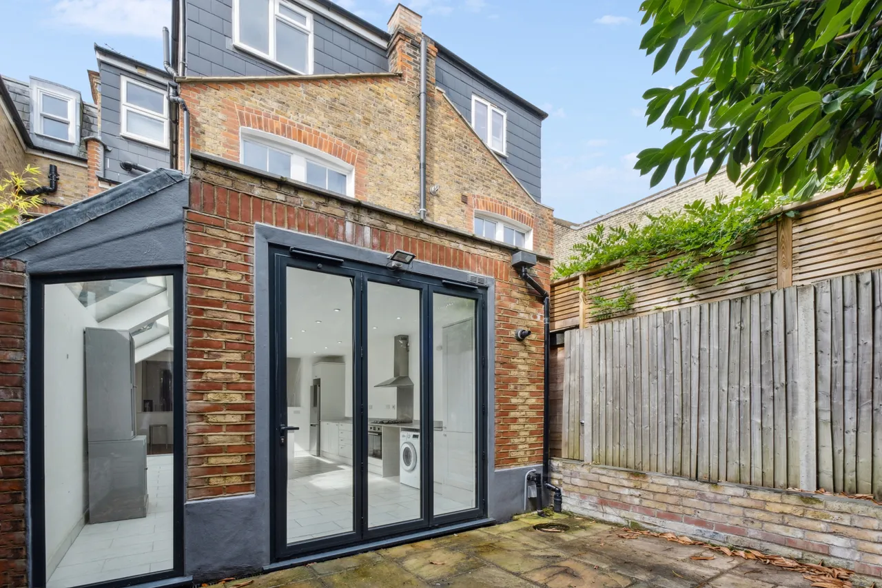 St. Ann's Hill, London, SW18, photo 13
