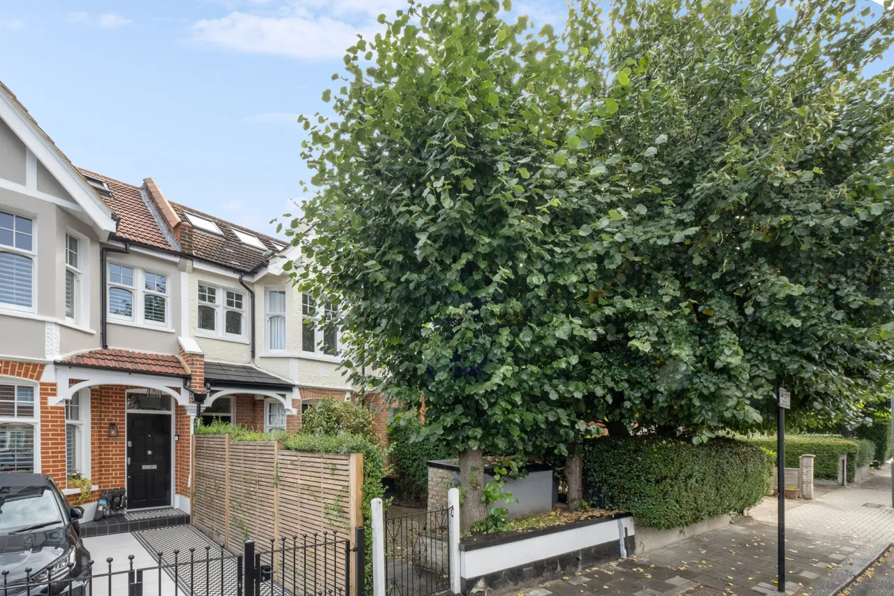 St. Ann's Hill, London, SW18, photo 15