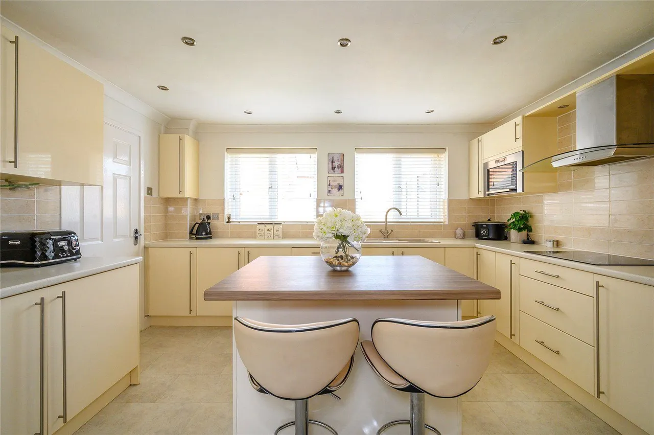 Hill Top Lane, Tingley, WF3, photo 28