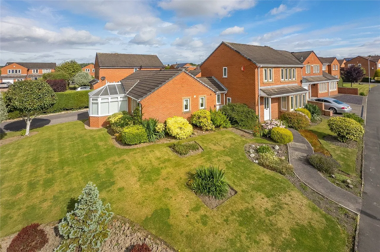Hill Top Lane, Tingley, WF3, photo 32
