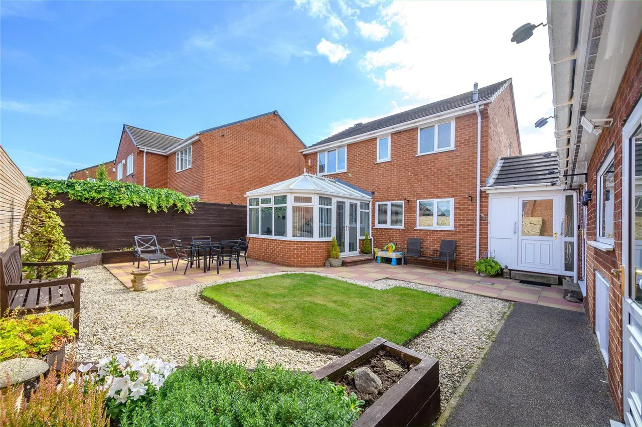 Hill Top Lane, Tingley, WF3, photo 13