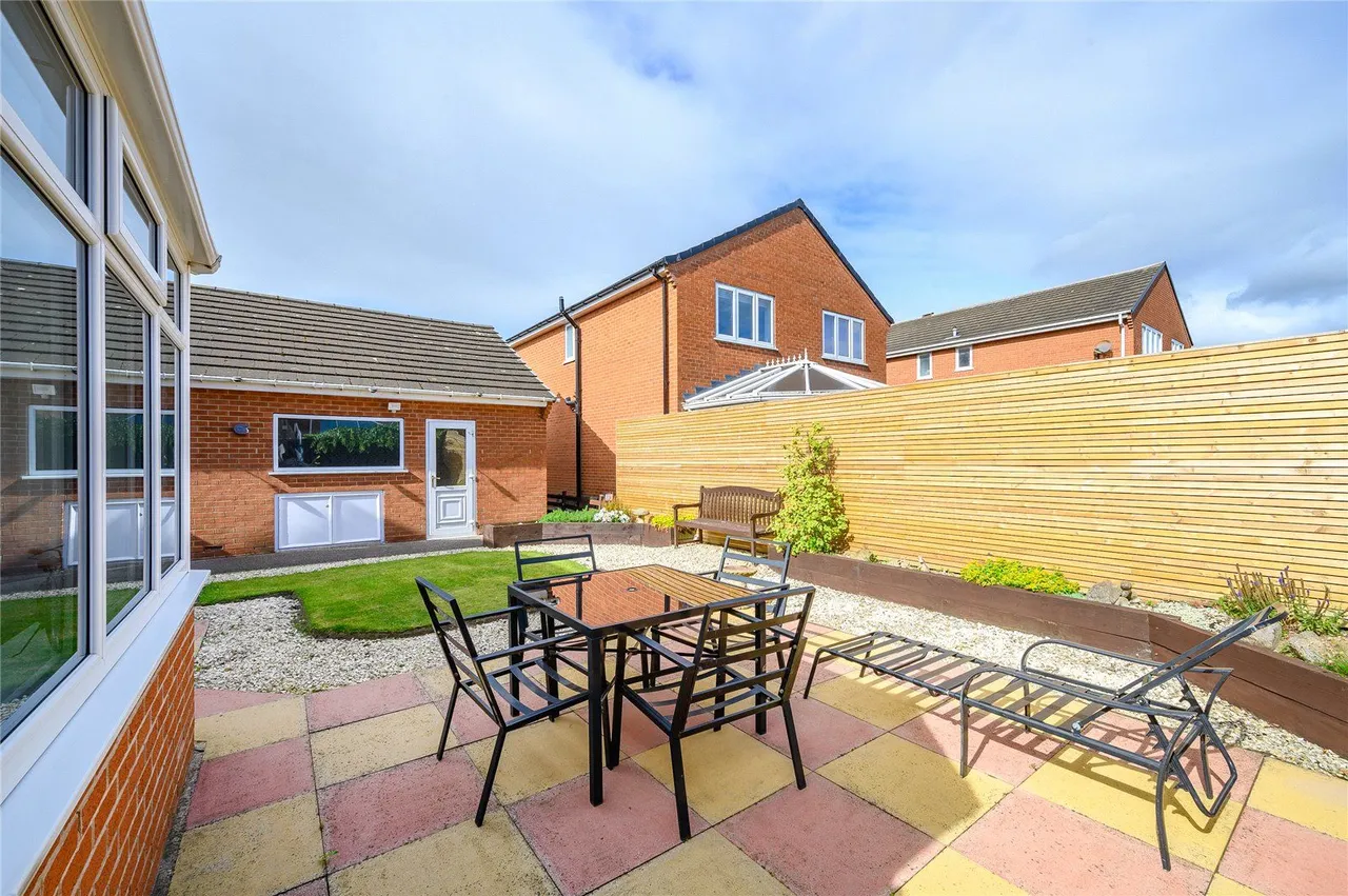 Hill Top Lane, Tingley, WF3, photo 15