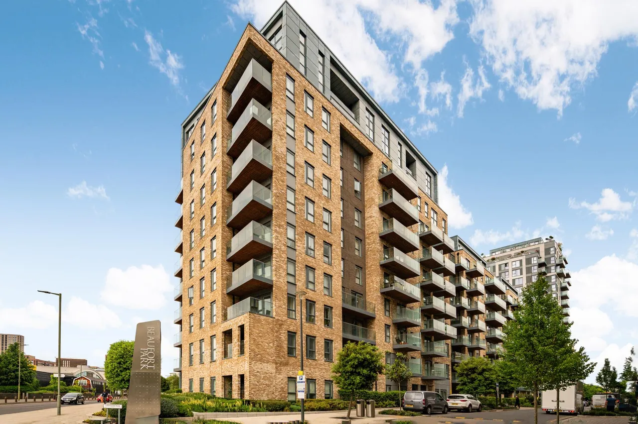 Celeste House, London, NW9, photo 12