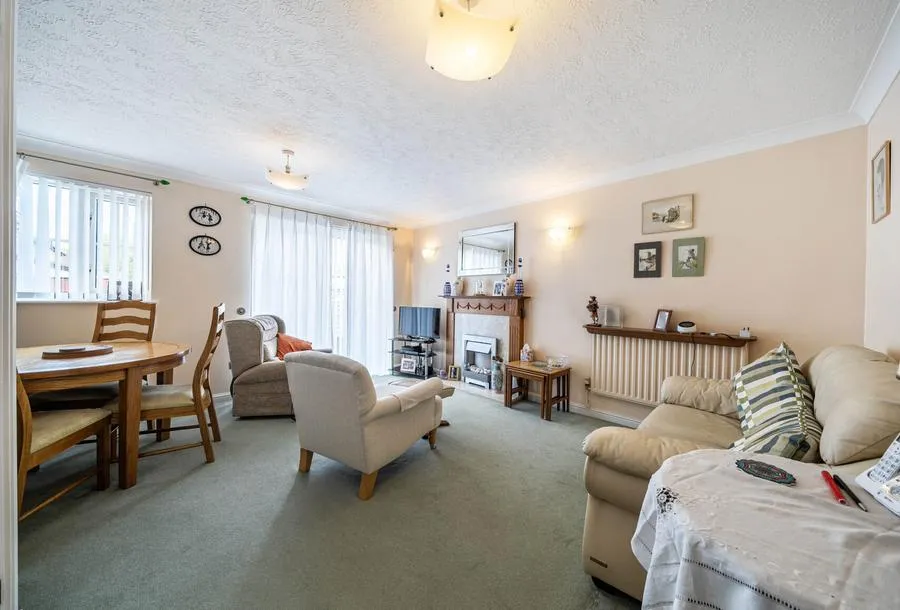 Elizabeth Close, Cheam, SM1, photo 2