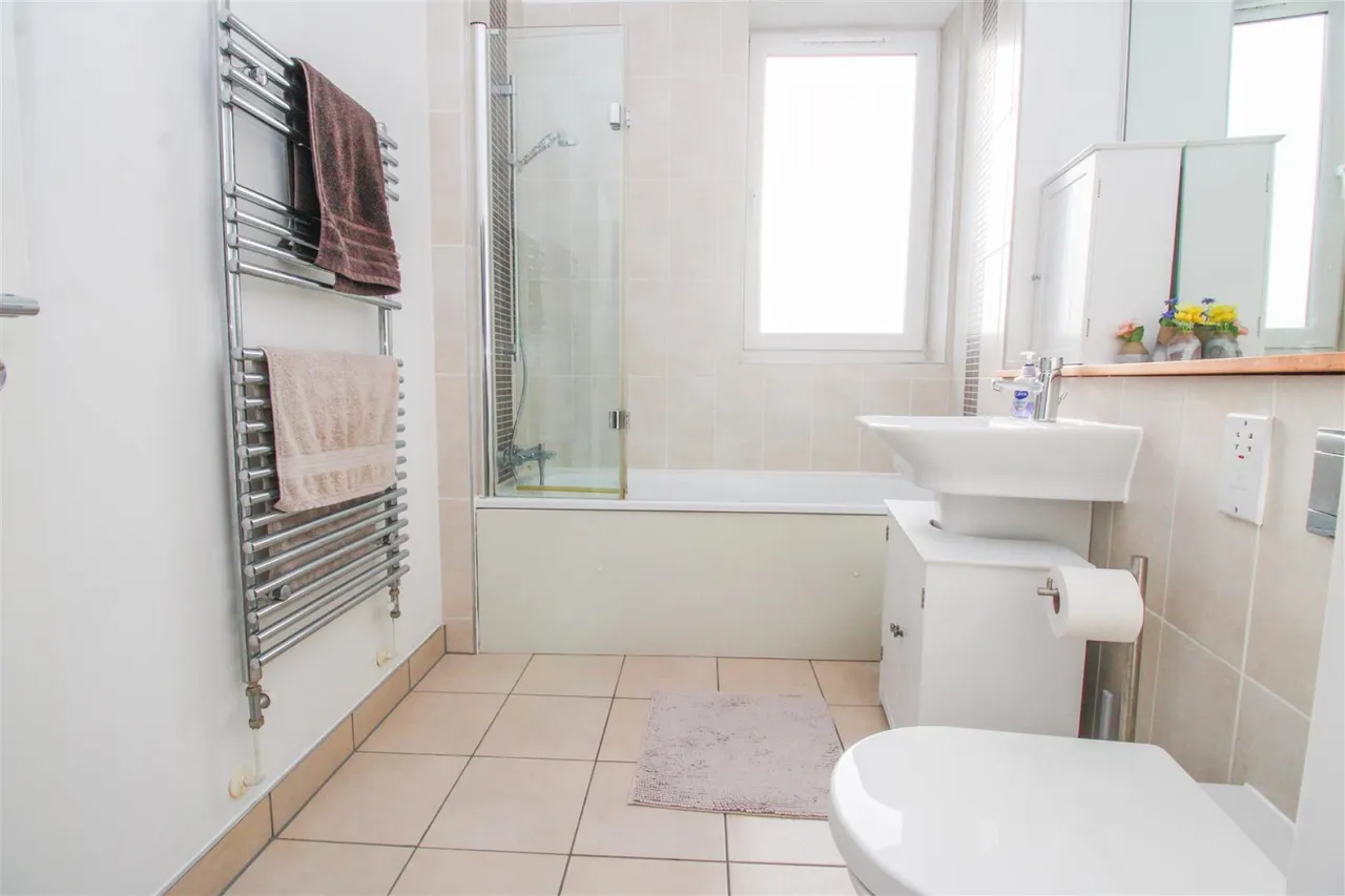 Braggowens Ley, Newhall, CM17, photo 12