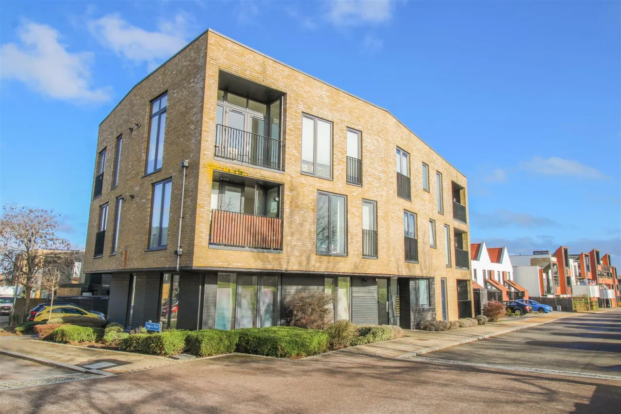 2 bed flat for sale, Braggowens Ley, Newhall, CM17