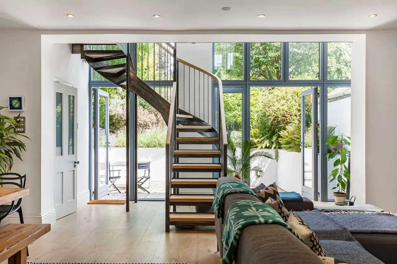 St. Margarets Road, Twickenham, TW1 1NL, photo 6
