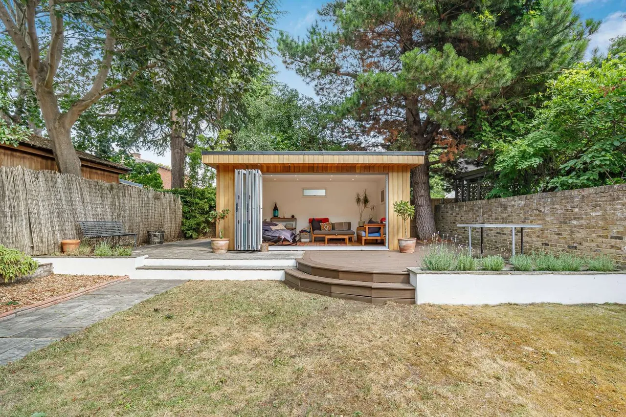 St. Margarets Road, Twickenham, TW1 1NL, photo 4