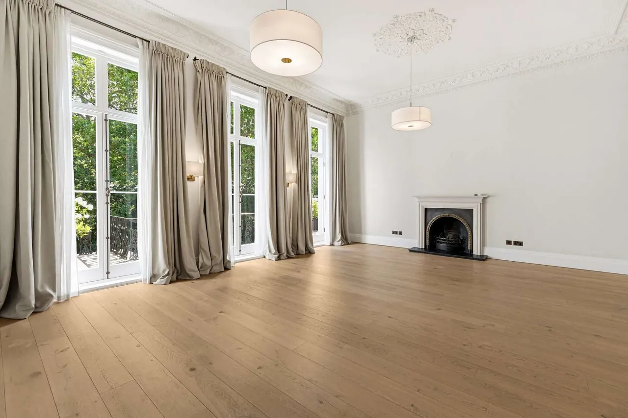3 bed flat to rent — Cranley Gardens, South Kensington, London, SW7 3DA