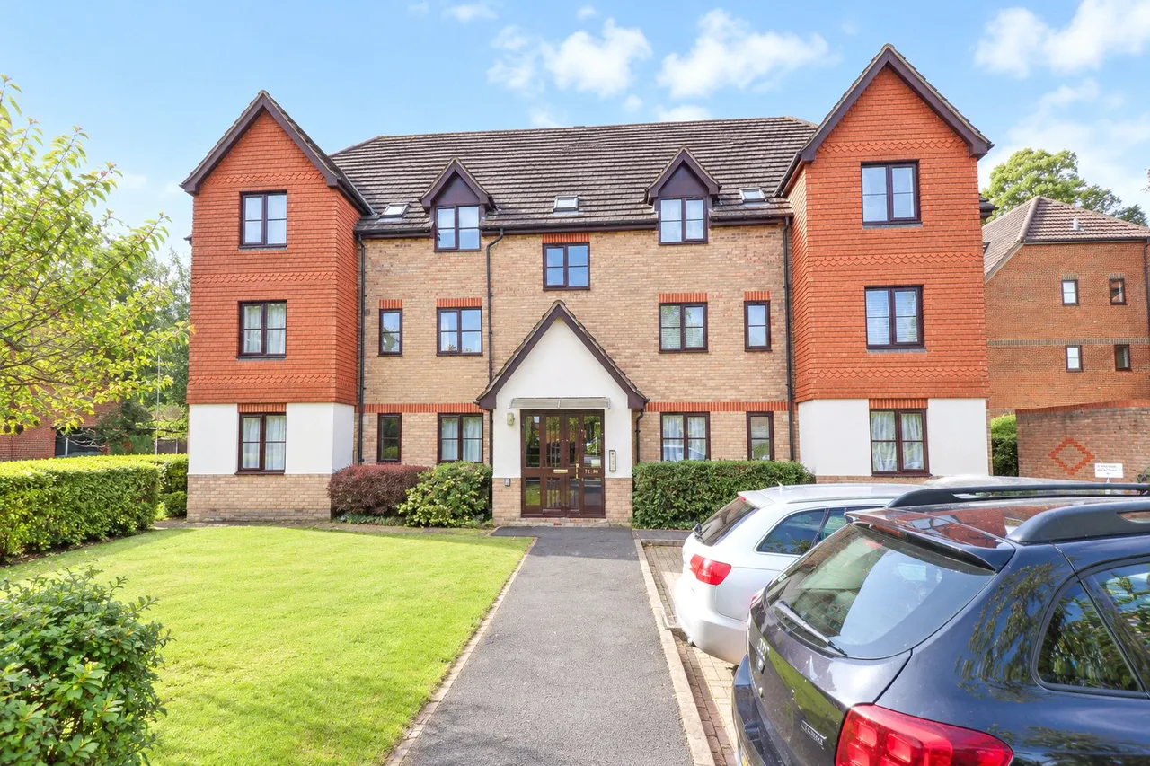 2 bed flat for sale, Tamworth Drive, Fleet, GU51