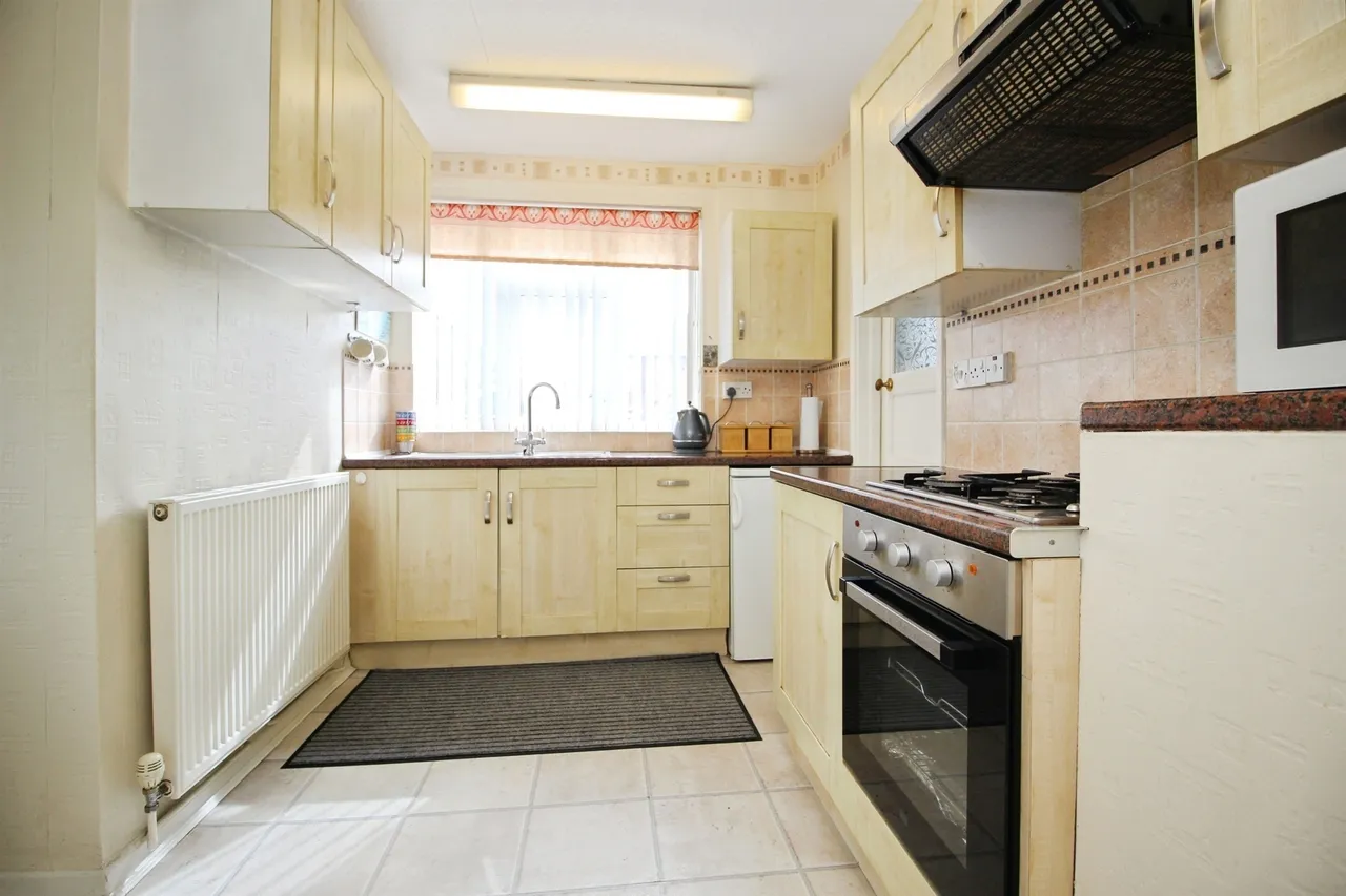 Ring Road, Middleton, Leeds, photo 4