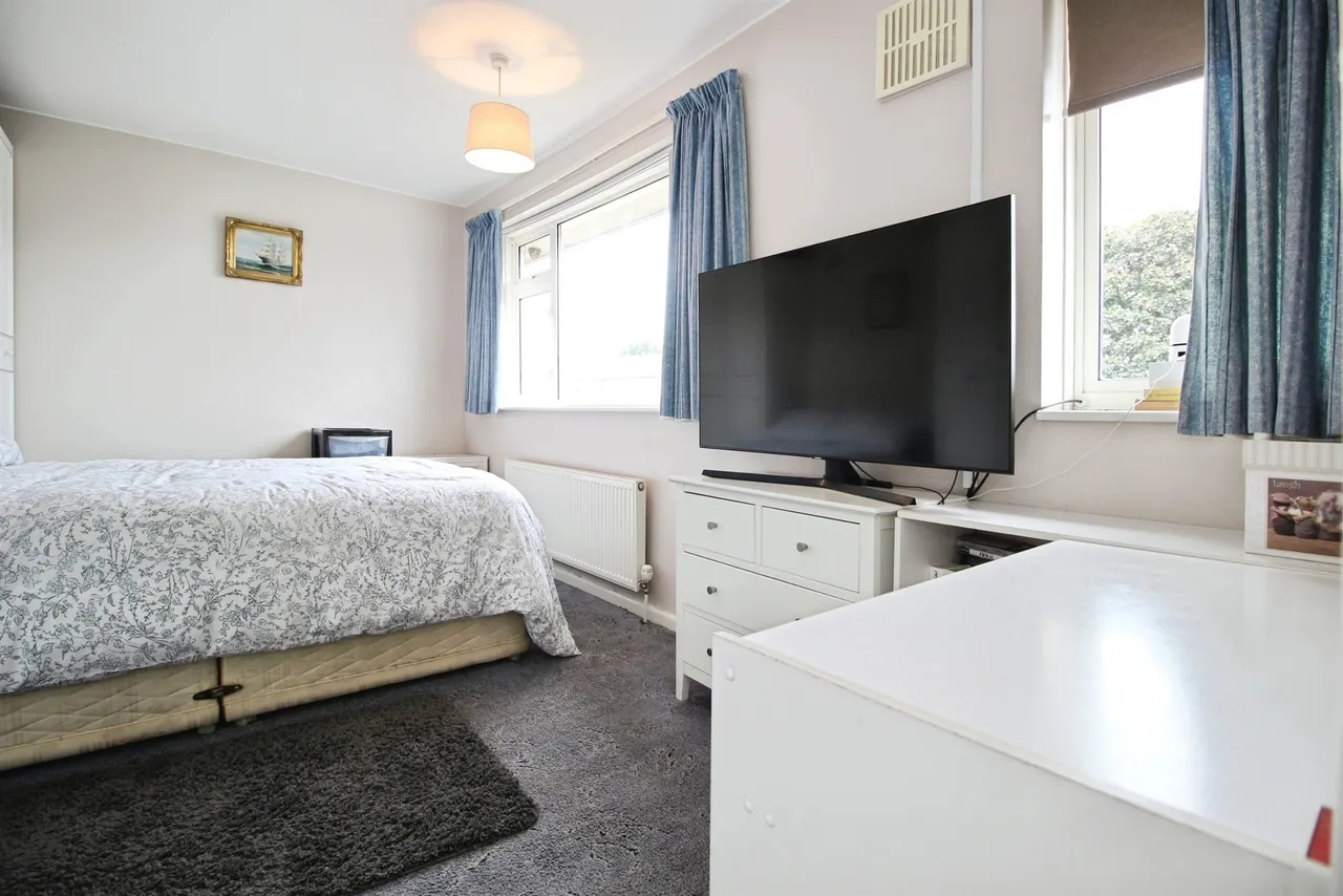 Ring Road, Middleton, Leeds, photo 11