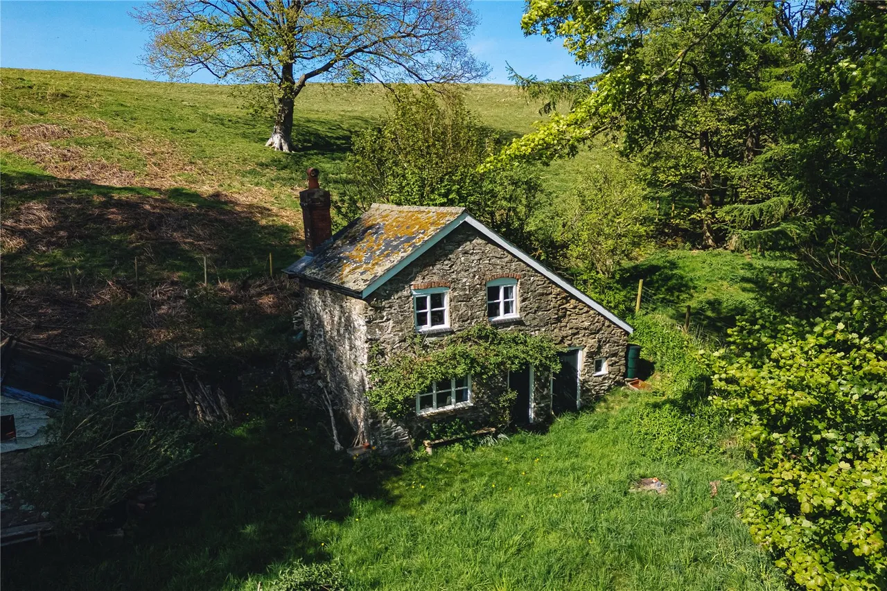 1 bed house for sale — Penstrowed, Caersws, Powys, SY17 5SG