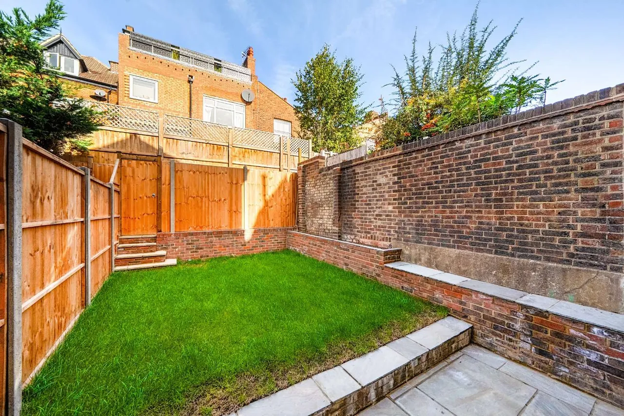 Platts Lane, London, NW3, photo 5
