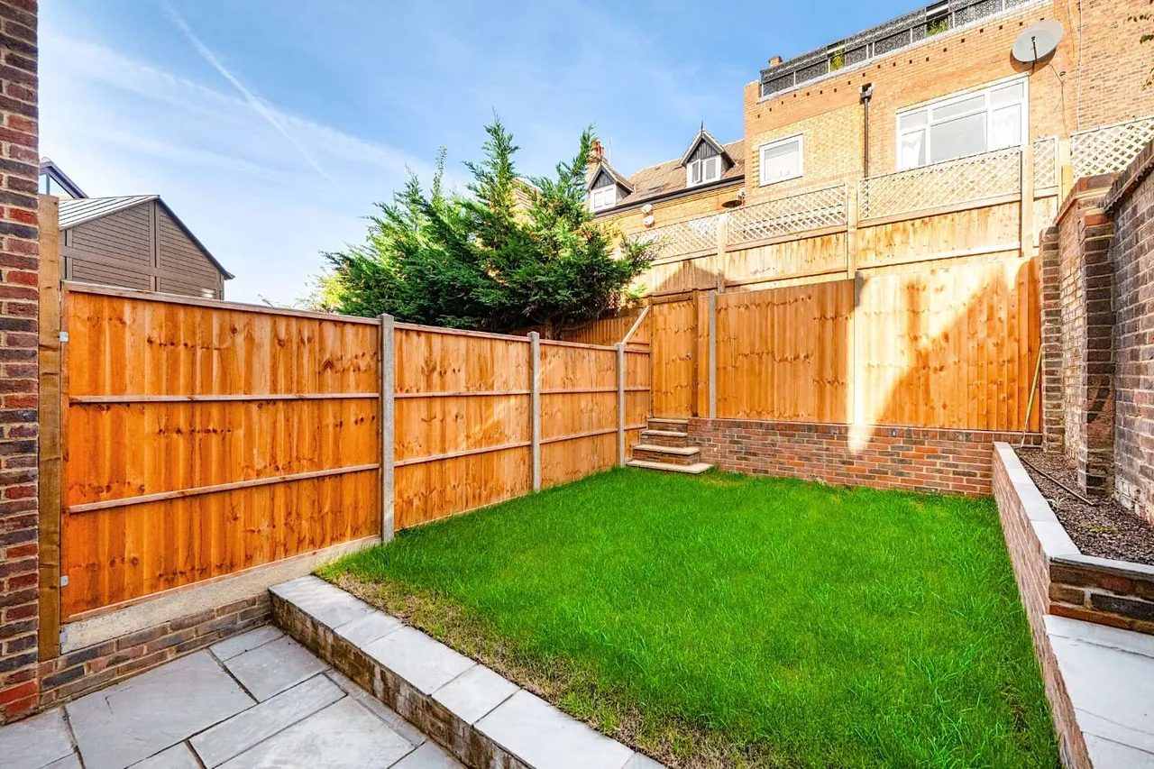 Platts Lane, London, NW3, photo 15