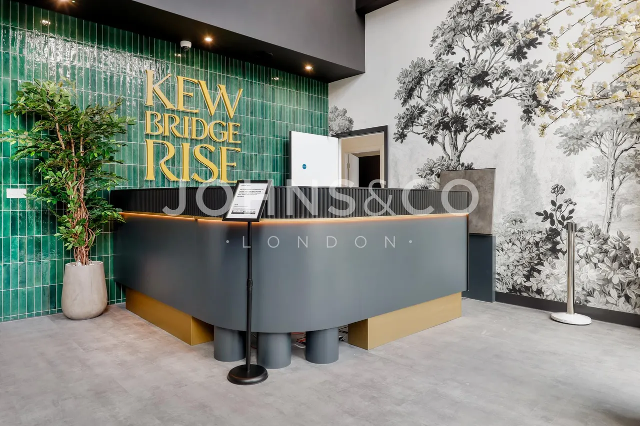 Kew Bridge Rise, Kew Bridge, TW8, photo 15