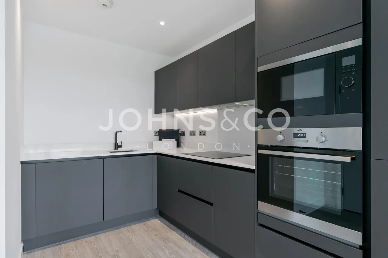 Kew Bridge Rise, Kew Bridge, TW8, photo 3