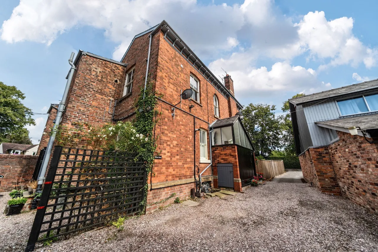 Knutsford Road, Wilmslow, photo 21