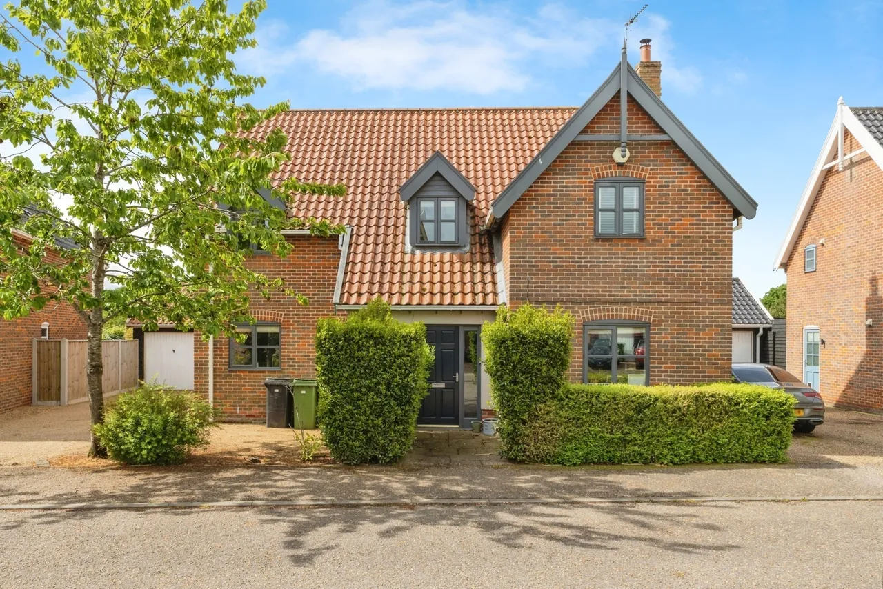 4 bed house for sale — Diamond Close, Winfarthing, Diss, Norfolk, IP22