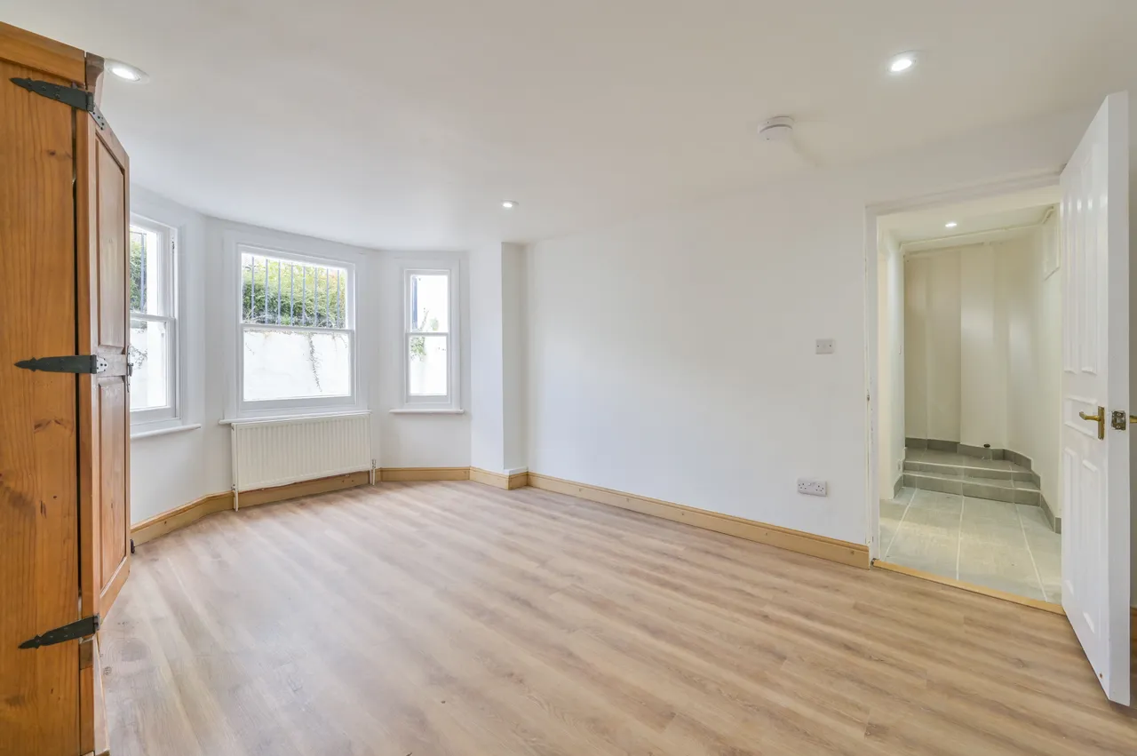 1 Hayden House, 44-46 Uxbridge Road, London, photo 2