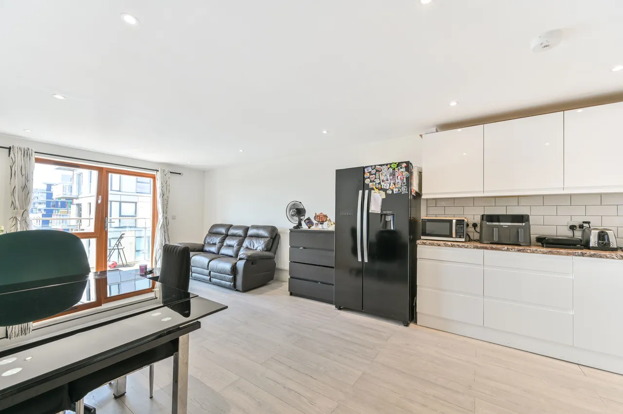2 bed flat for sale — Flat 21, Holinger Court, Atlip Road, Wembley