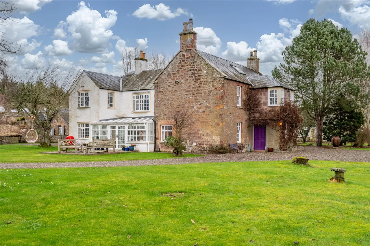 6 bed house for sale, Fairylea House, Alyth
