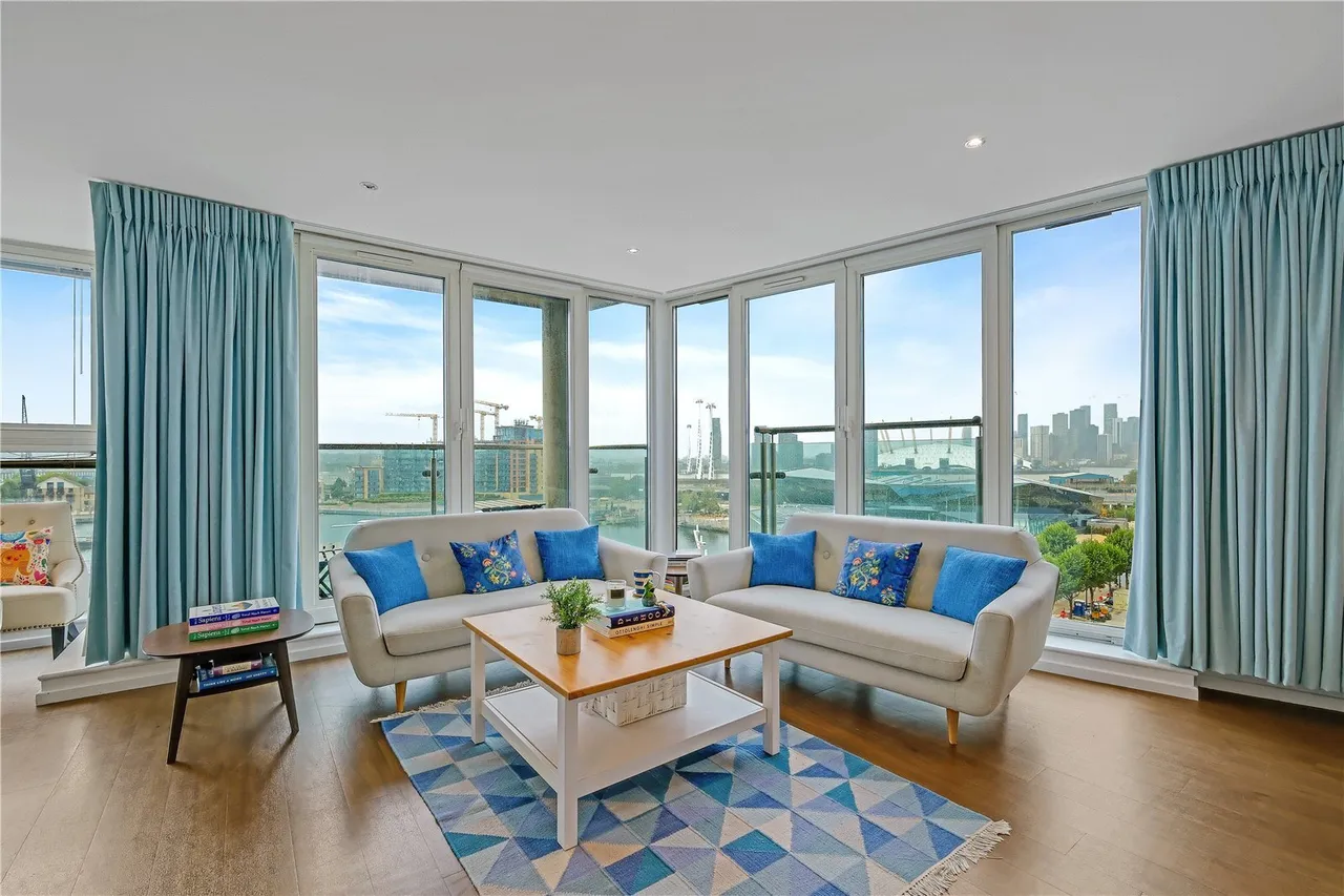 2 bed flat for sale, Western Gateway, London, E16