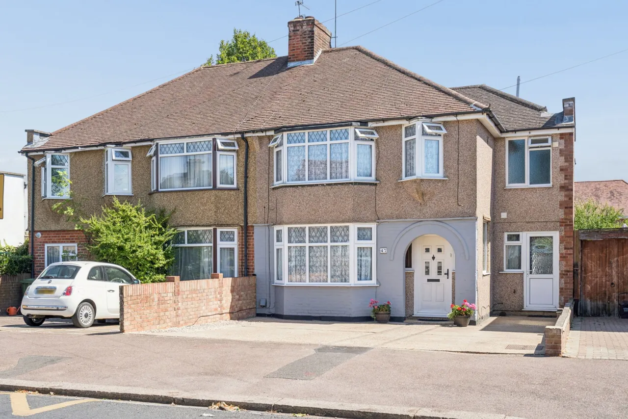 4 bed house for sale, Knutsford Avenue, Watford, WD24