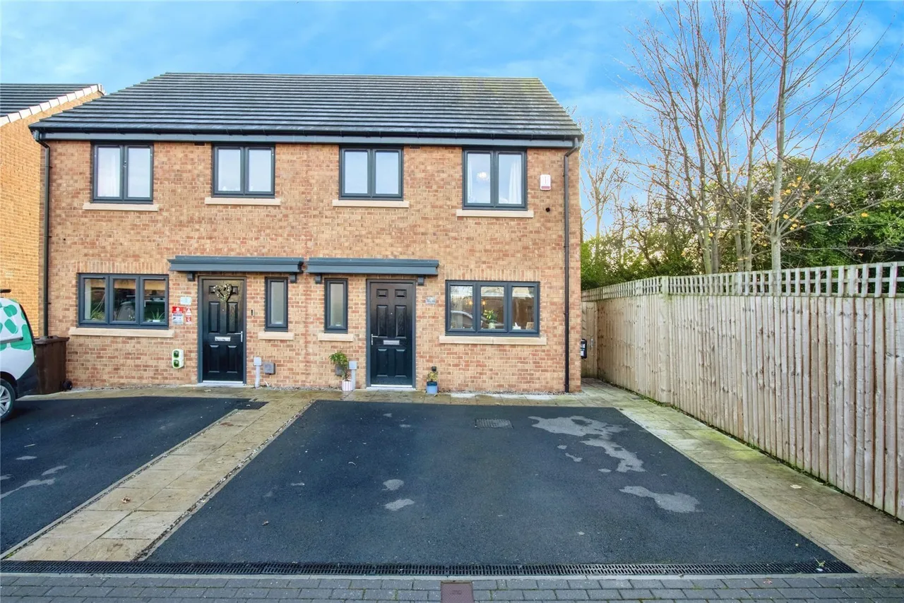 3 bed house for sale — Bank Row, Hemsworth, Pontefract, West Yorkshire, WF9