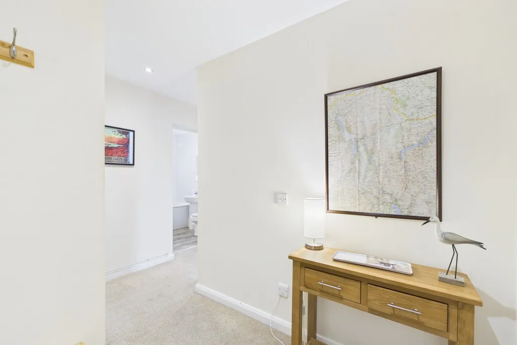Elm Court, Elliott Park, CA12, photo 6