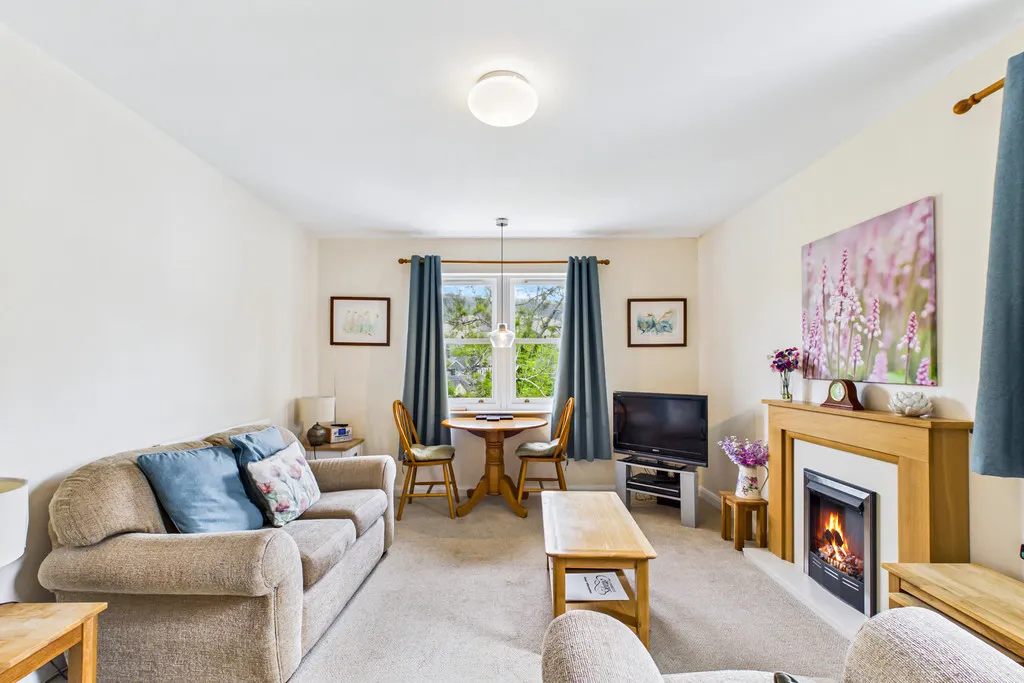 Elm Court, Elliott Park, CA12, photo 8