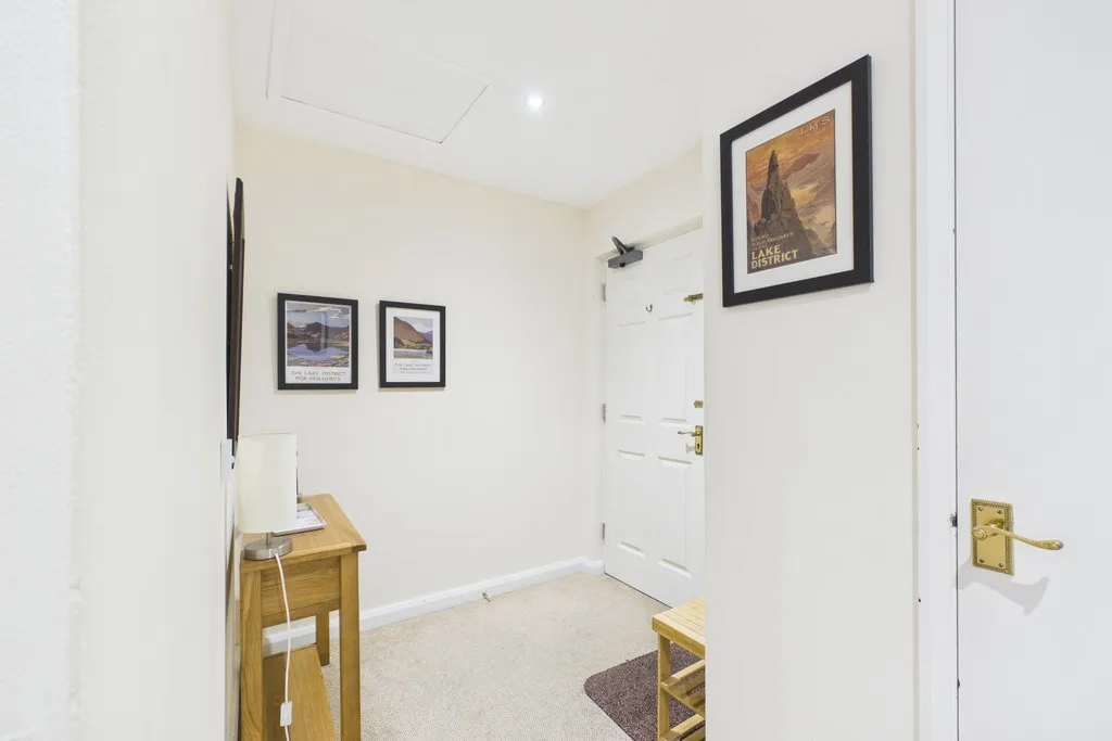 Elm Court, Elliott Park, CA12, photo 5