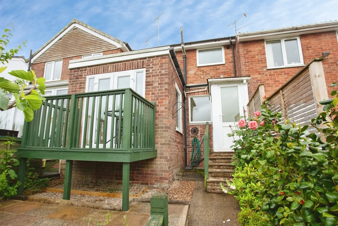2 bed house for sale — Standon Crescent, Sheffield, S9