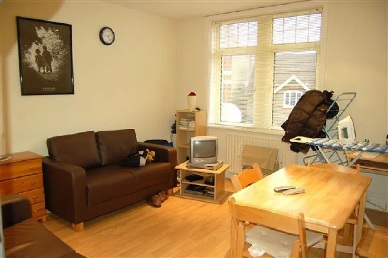 2 bed property to rent, London, Wimbledon