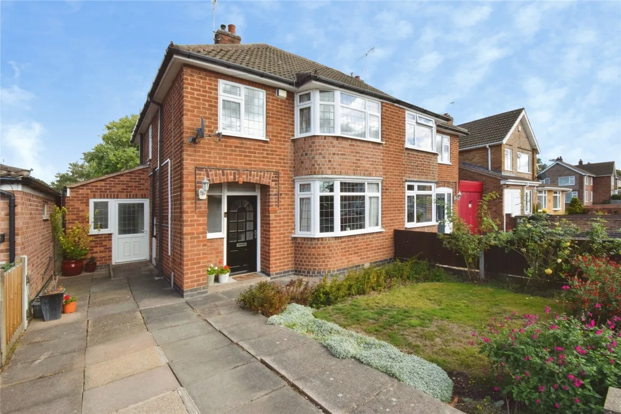4 bed house for sale, Ruskington Drive, Wigston, LE18