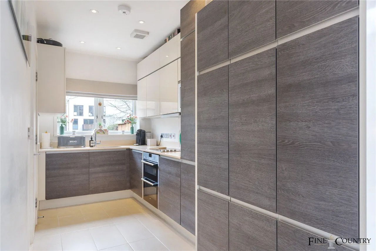 Treetop Mews, London, photo 13