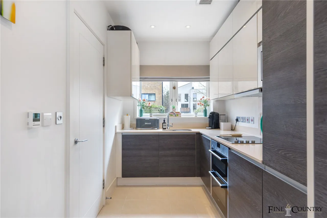 Treetop Mews, London, photo 12