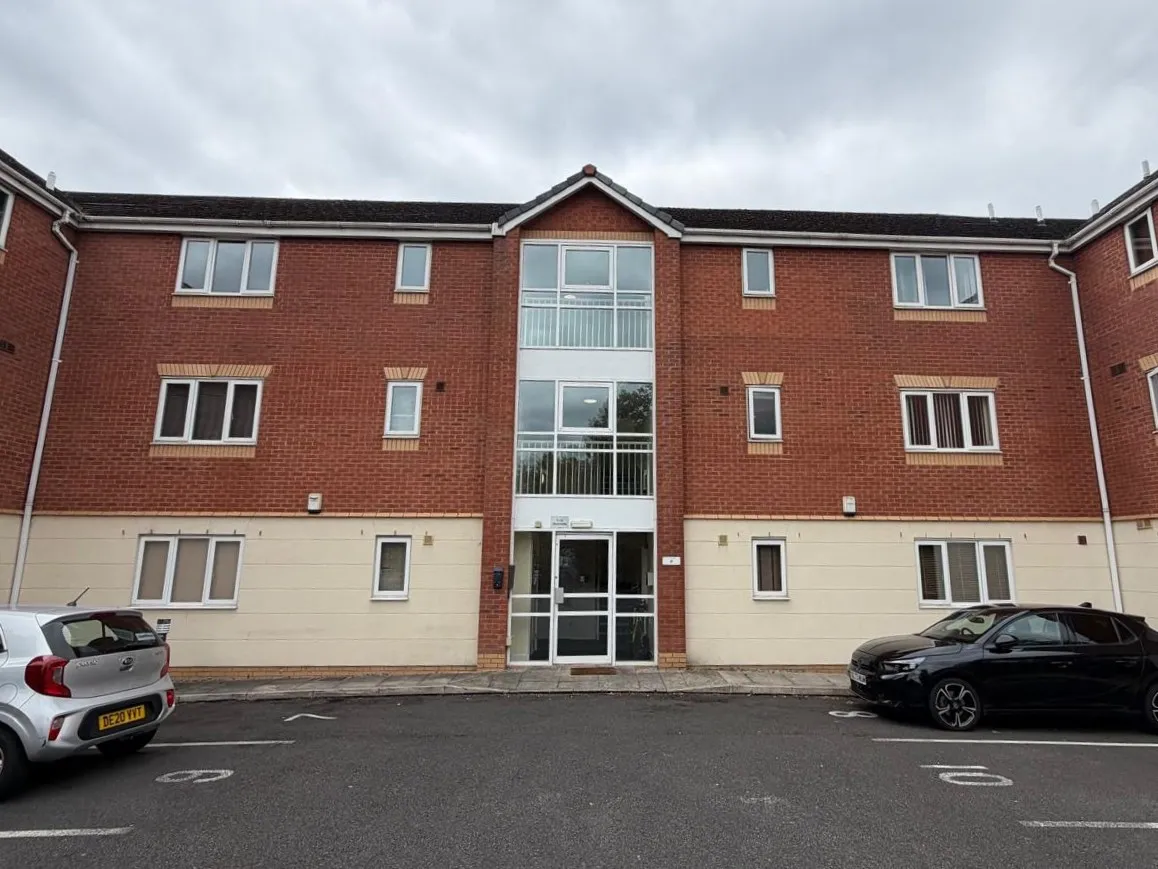 2 bed flat for sale, Moorside, Warrington, WA4