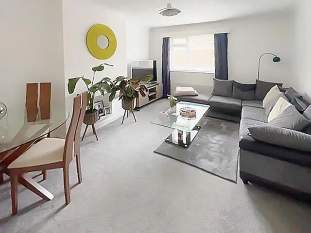 Elm Place, Rustington, photo 2