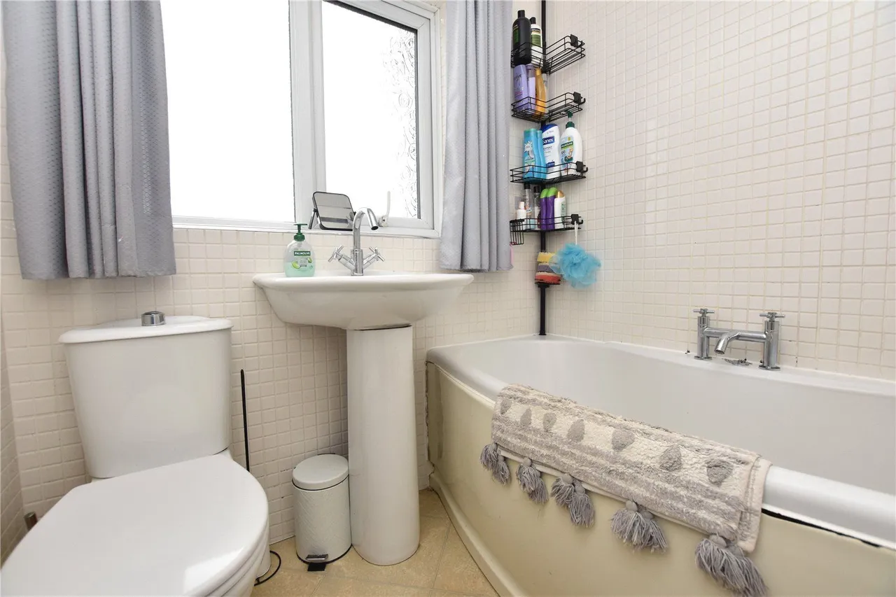 Moorfield, Gildersome, LS27, photo 8