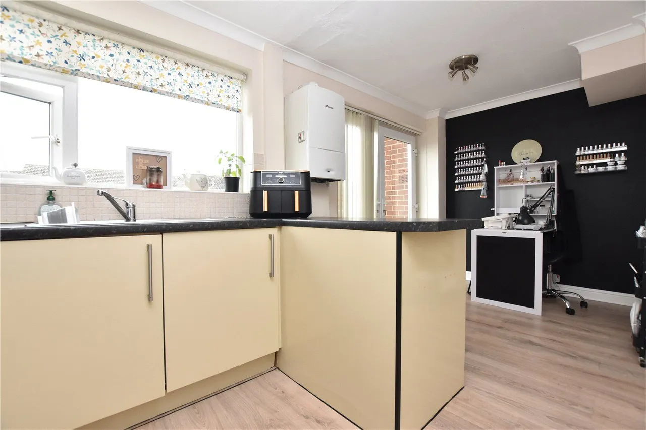 Moorfield, Gildersome, LS27, photo 4