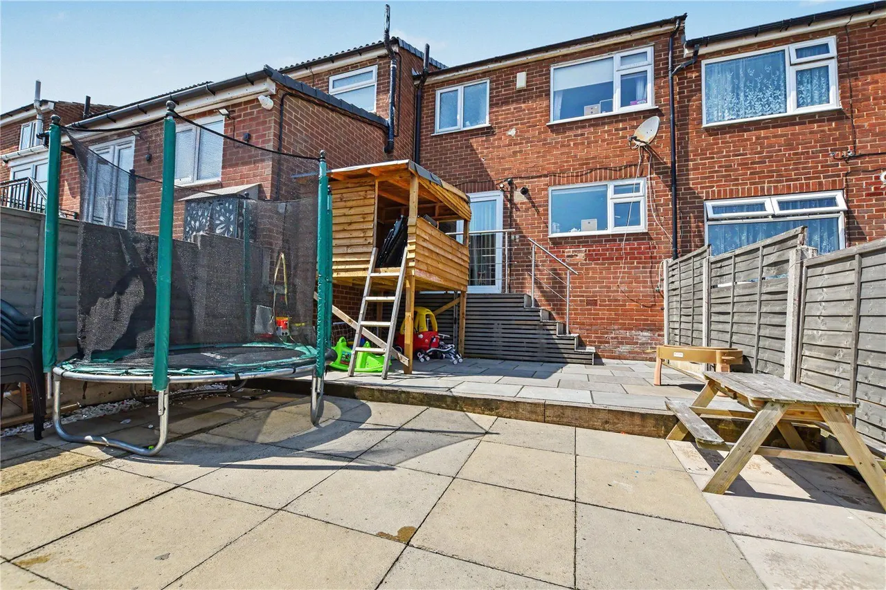 Moorfield, Gildersome, LS27, photo 10