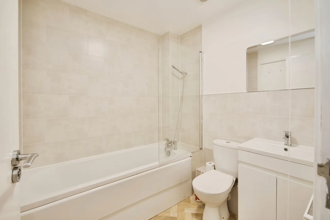 Fraser Close, Beckton, London, E6, photo 7