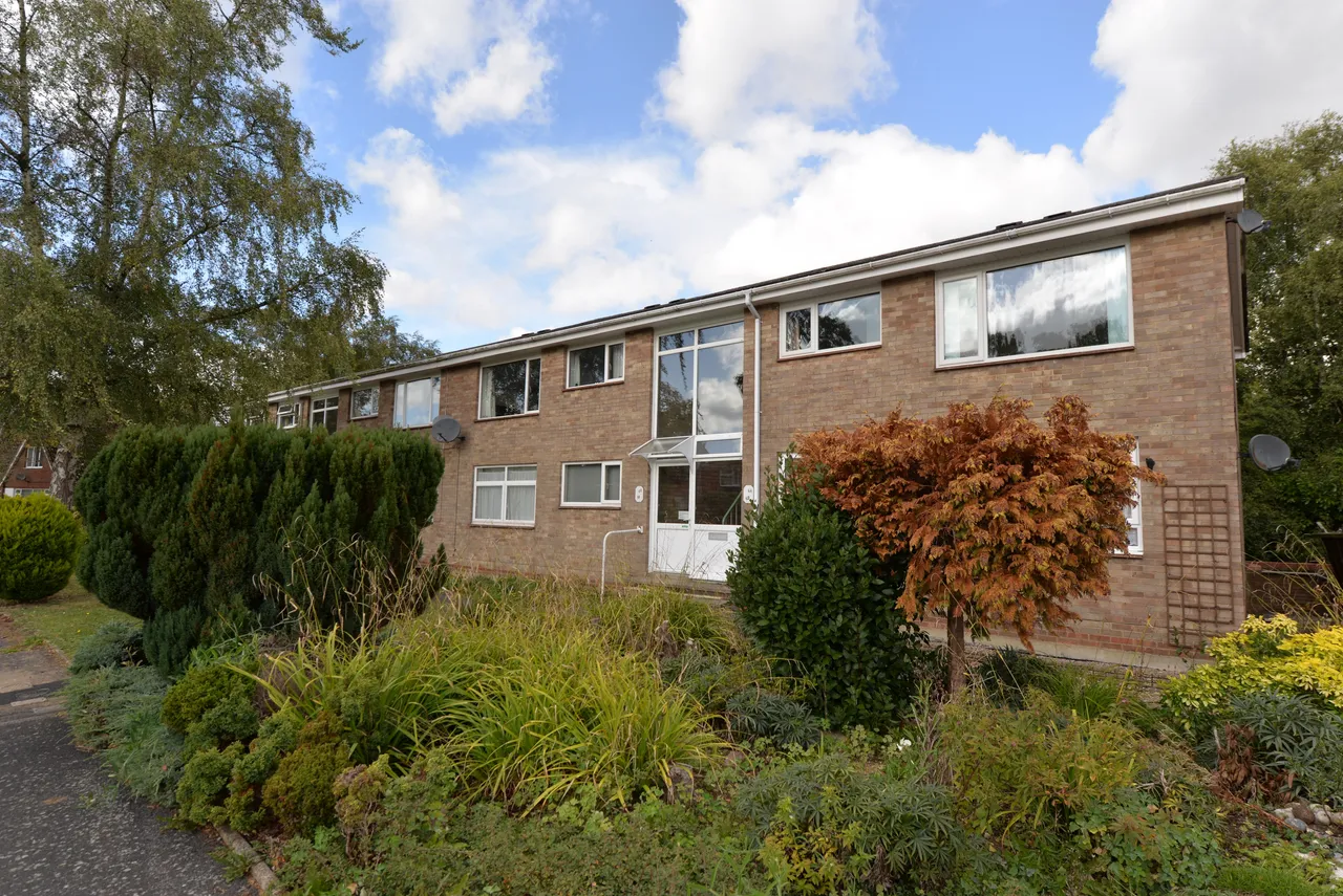 2 bed flat to rent, Charnwood Crescent, Chandler's Ford, SO53
