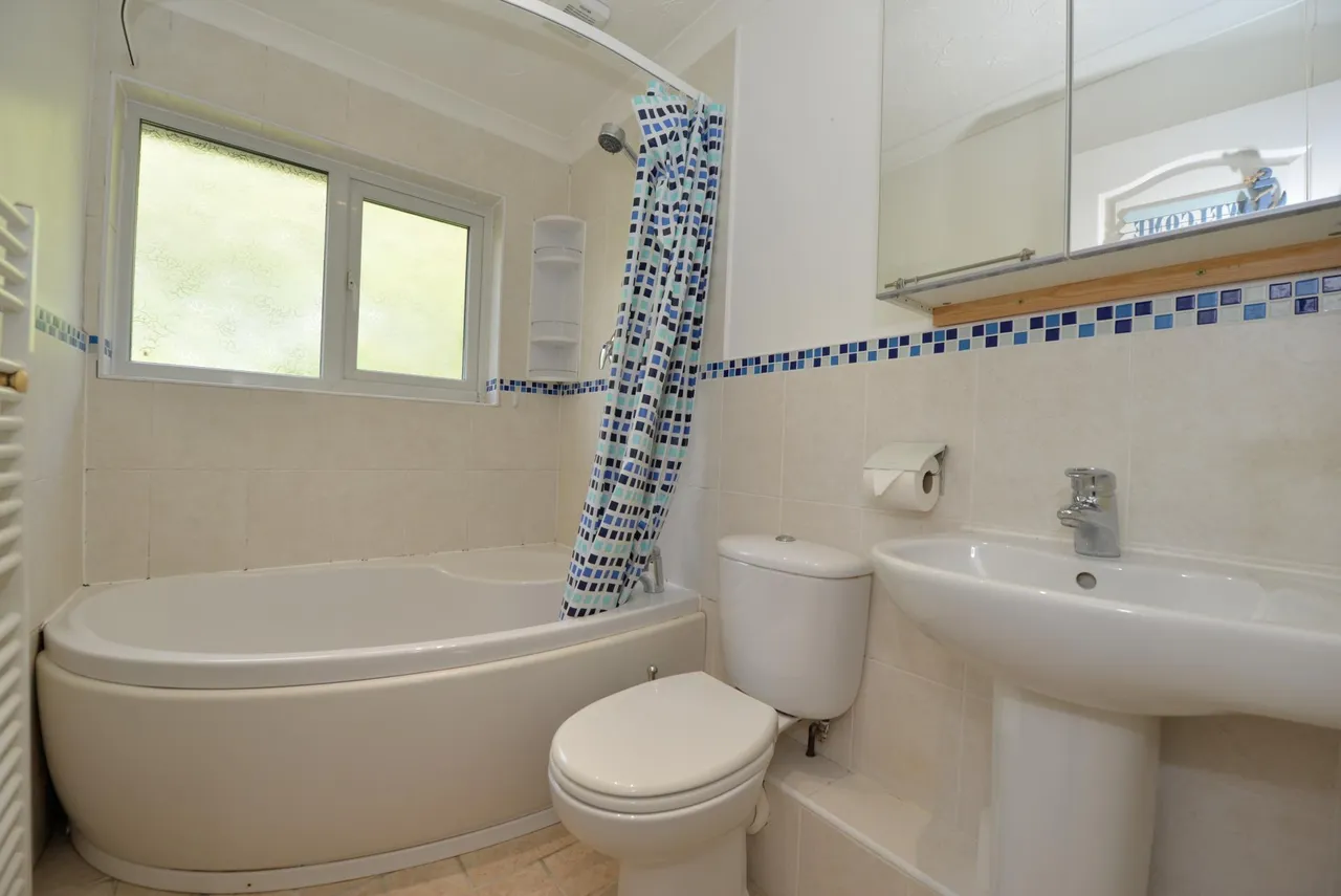 Charnwood Crescent, Chandler's Ford, SO53, photo 4